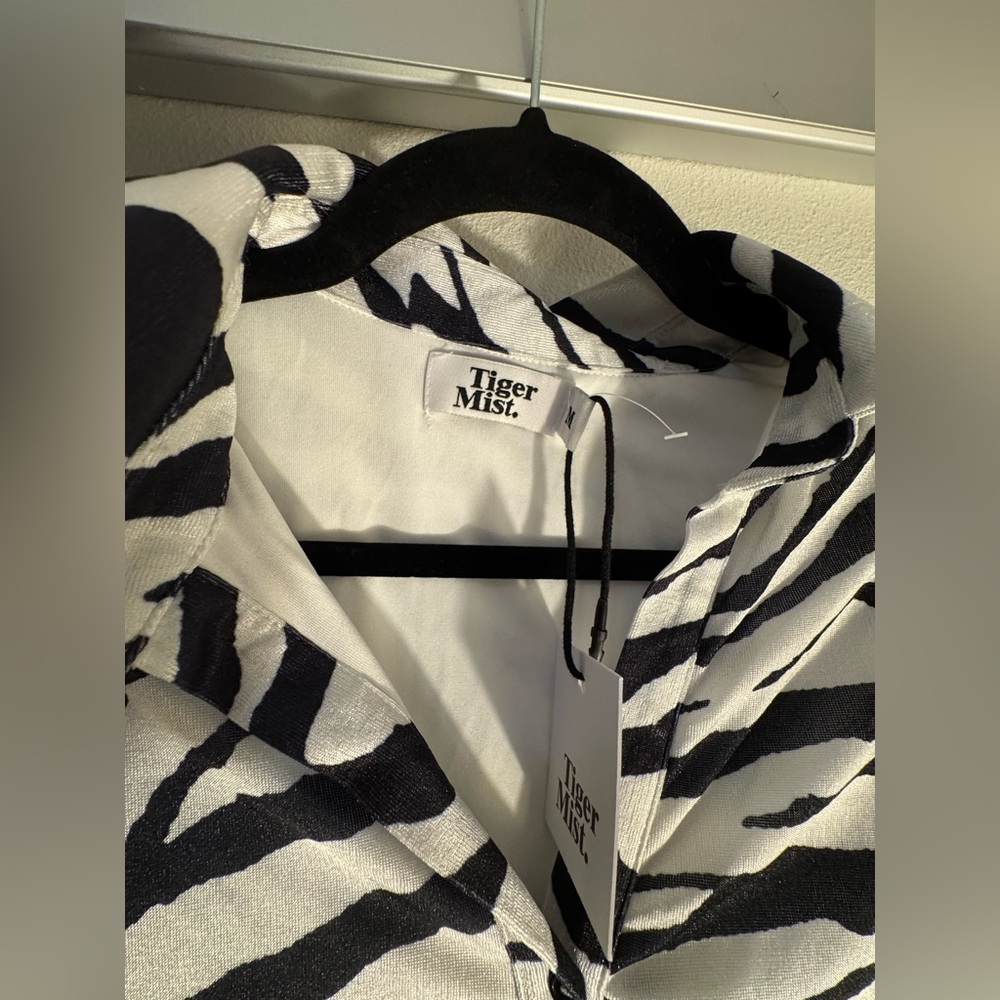 Tiger Mist Black and White Bodycon Dress Long Sleeve Plunge - Picture 3 of 4